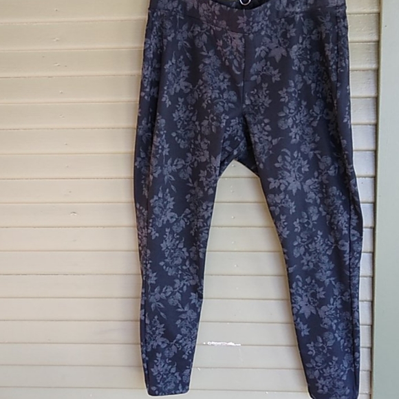 Maurice's 20W Reg, Black Floral Legging Pants - Picture 1 of 8
